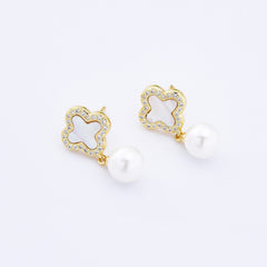 18K Gold Filled 1 Pair Elegant Quatrefoil Clover Earrings, Mother Of Pearl Clover Stud Earrings, Minimalist Wedding Earrings, Gift for Her ER303