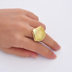 18K Gold Filled Dainty Seashell Ring, Scallop Seashell Ring, Clam Shell Ring, Summer Ring, Open Adjustable Ring, Gift for Her, 30x25mm, RG213