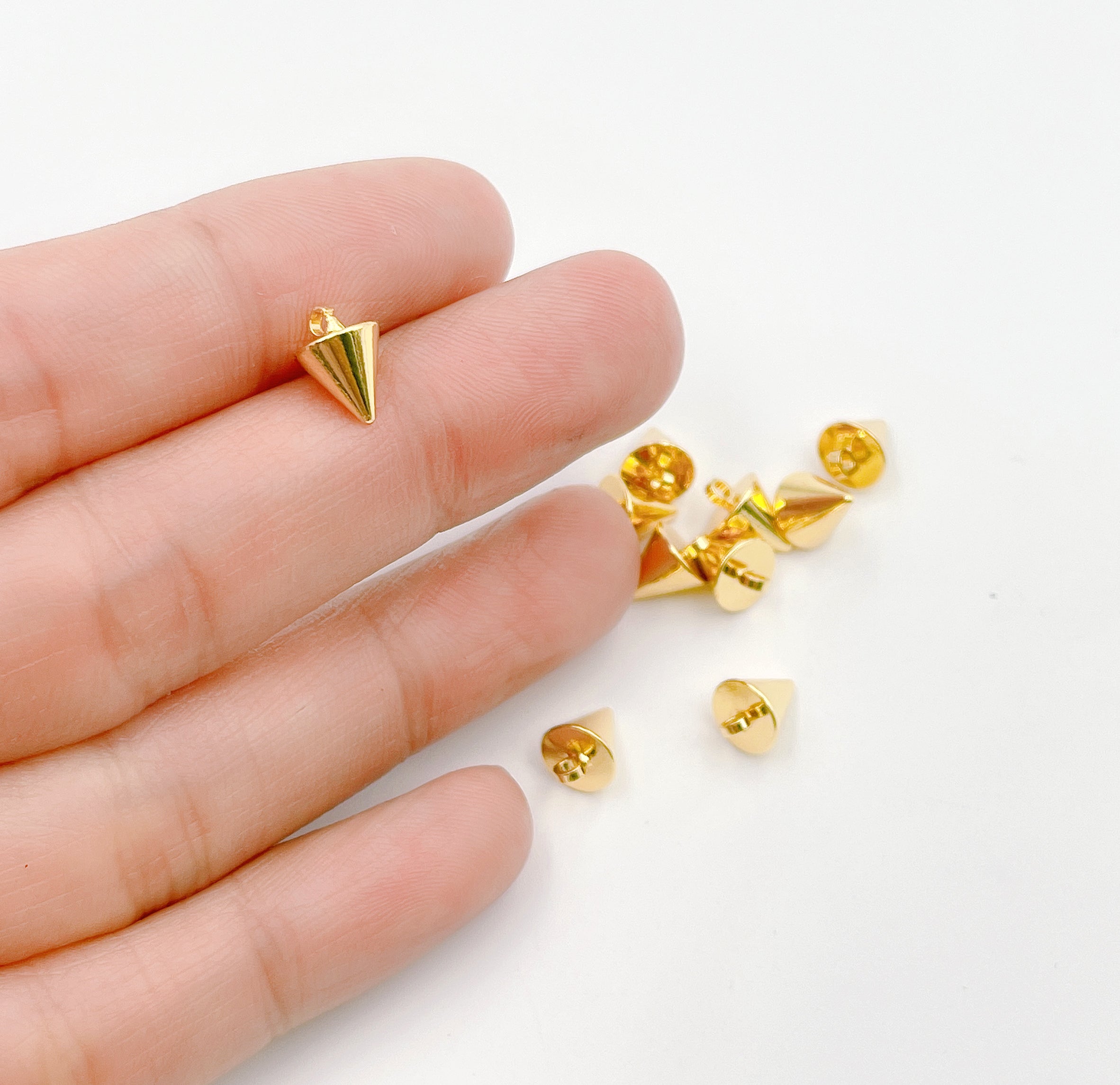 Dainty Pendulum Charm 18K Gold Spike Jewelry Making, Gold Jewelry Component, 9x7mm, CP1359