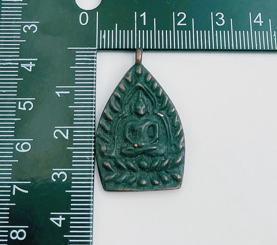 Antique Aged Sitting Buddha Charm, Meditate Buddha Charm, Buddha Amulet Necklace Protection Charm for Religious Jewelry Making, CP1382