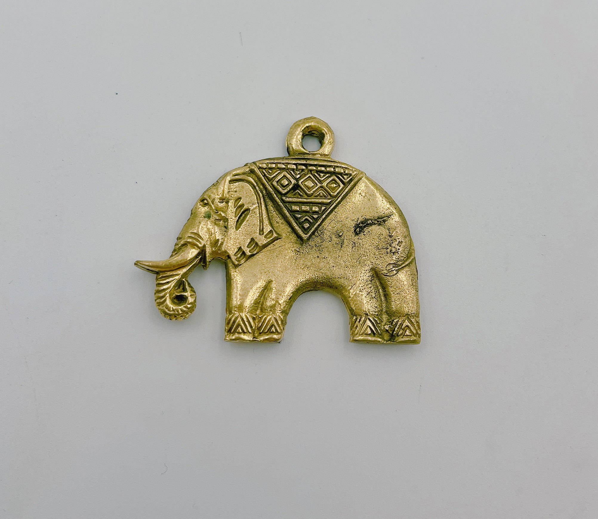 Rustic Gold Elephant Charm, Aged Copper Elephant Charm, Antique Elephant for Bracelet Necklace Jewelry Making Supply, 28/43mm, CP1383