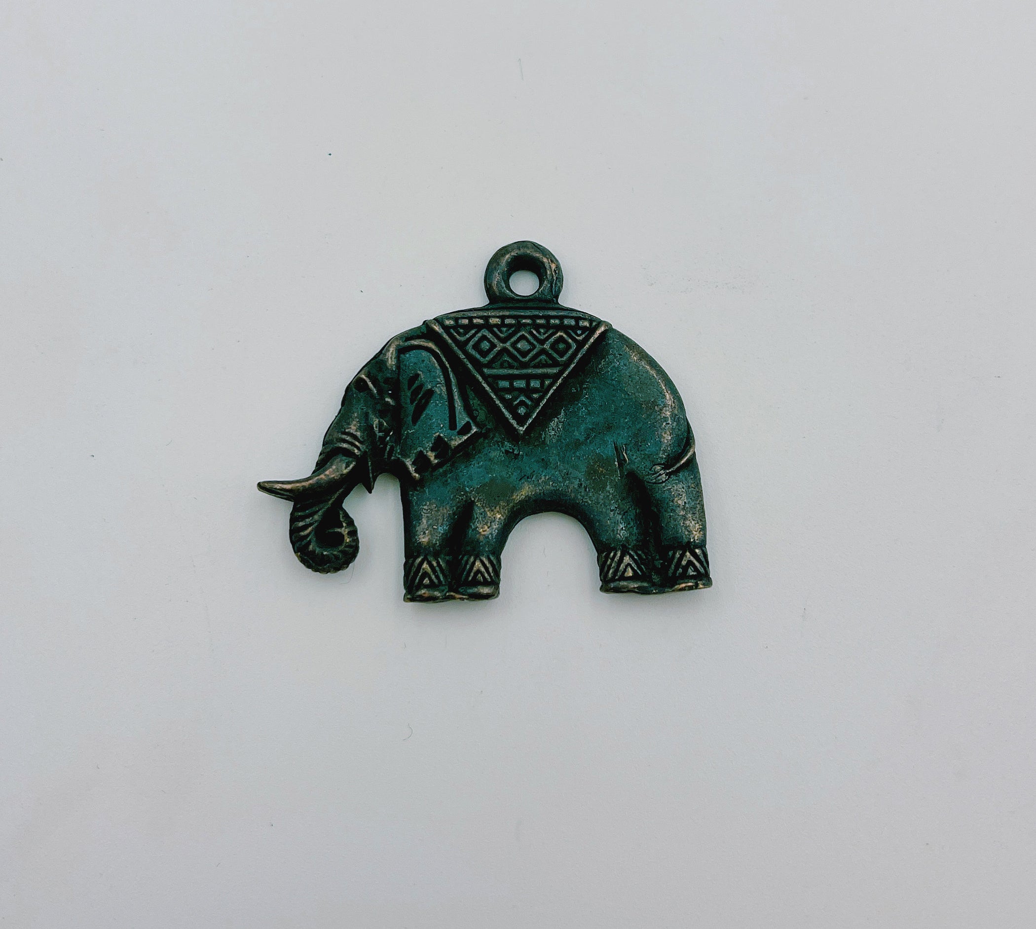 Rustic Gold Elephant Charm, Aged Copper Elephant Charm, Antique Elephant for Bracelet Necklace Jewelry Making Supply, 28/43mm, CP1383