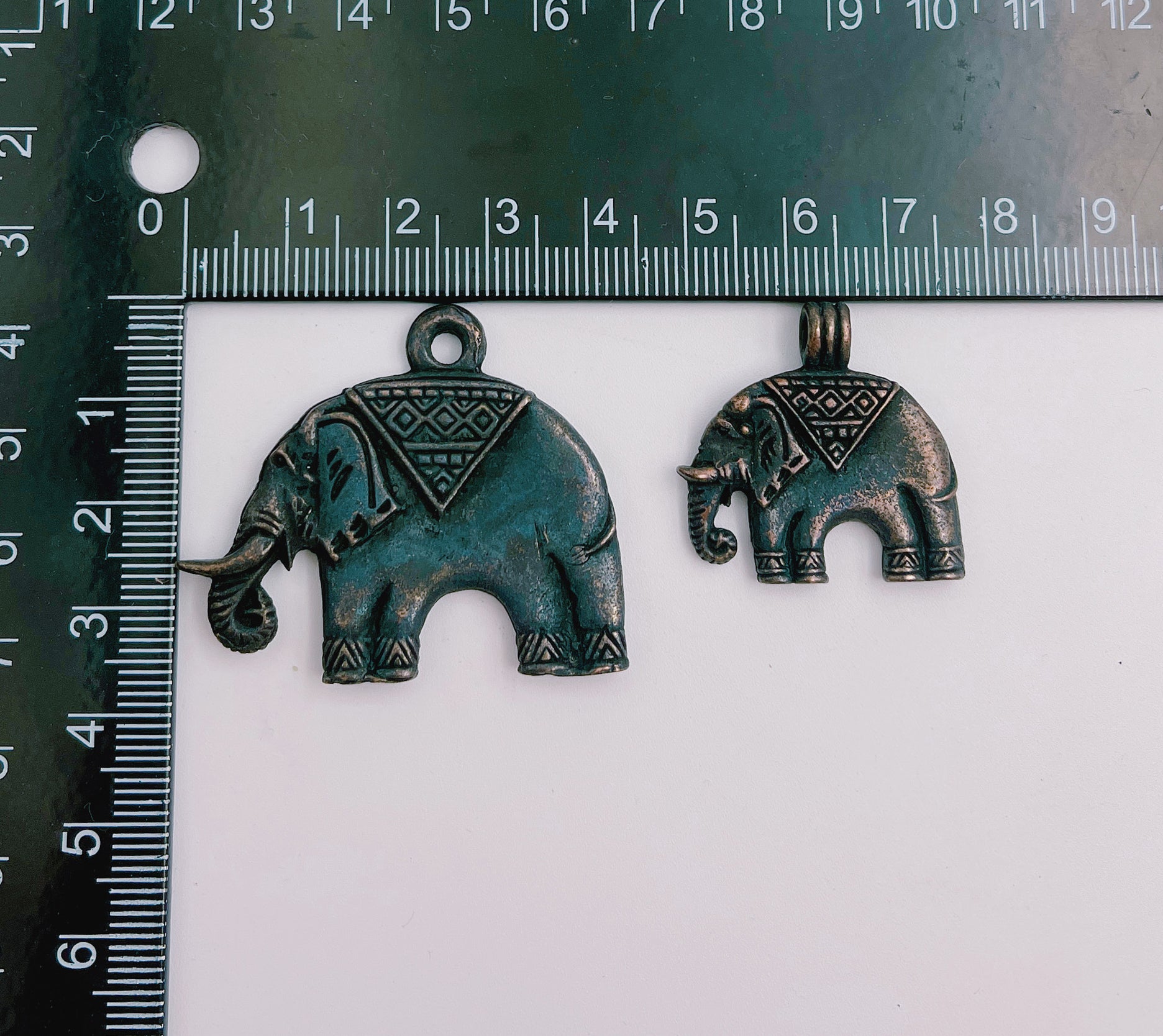 Rustic Gold Elephant Charm, Aged Copper Elephant Charm, Antique Elephant for Bracelet Necklace Jewelry Making Supply, 28/43mm, CP1383