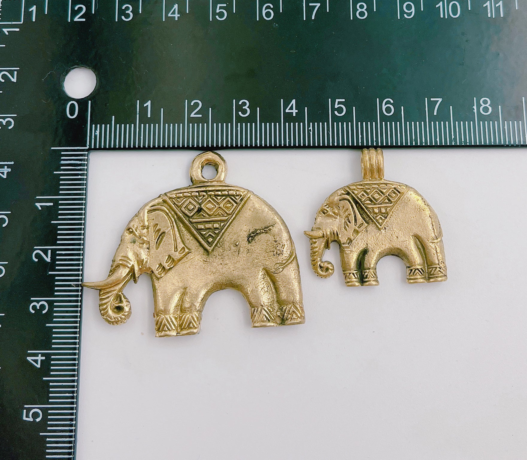 Rustic Gold Elephant Charm, Aged Copper Elephant Charm, Antique Elephant for Bracelet Necklace Jewelry Making Supply, 28/43mm, CP1383