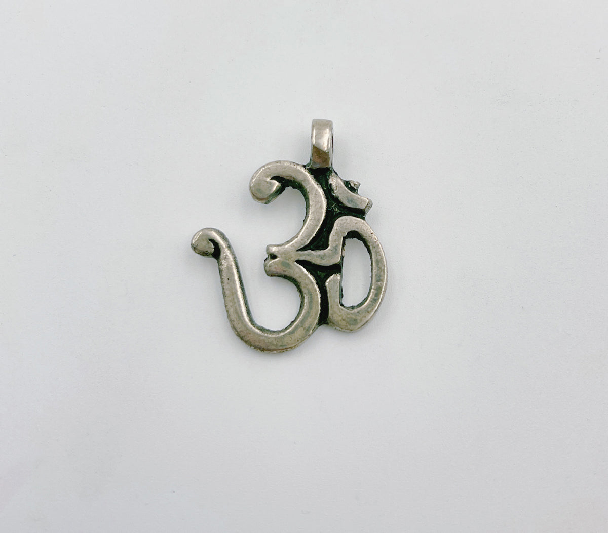 Antique Silver Ohm Charm, Spiritual Religious Ohm Symbol, Religion Charm Silver Buddhism Charm for Necklace Bracelet Jewelry Making, CP1384