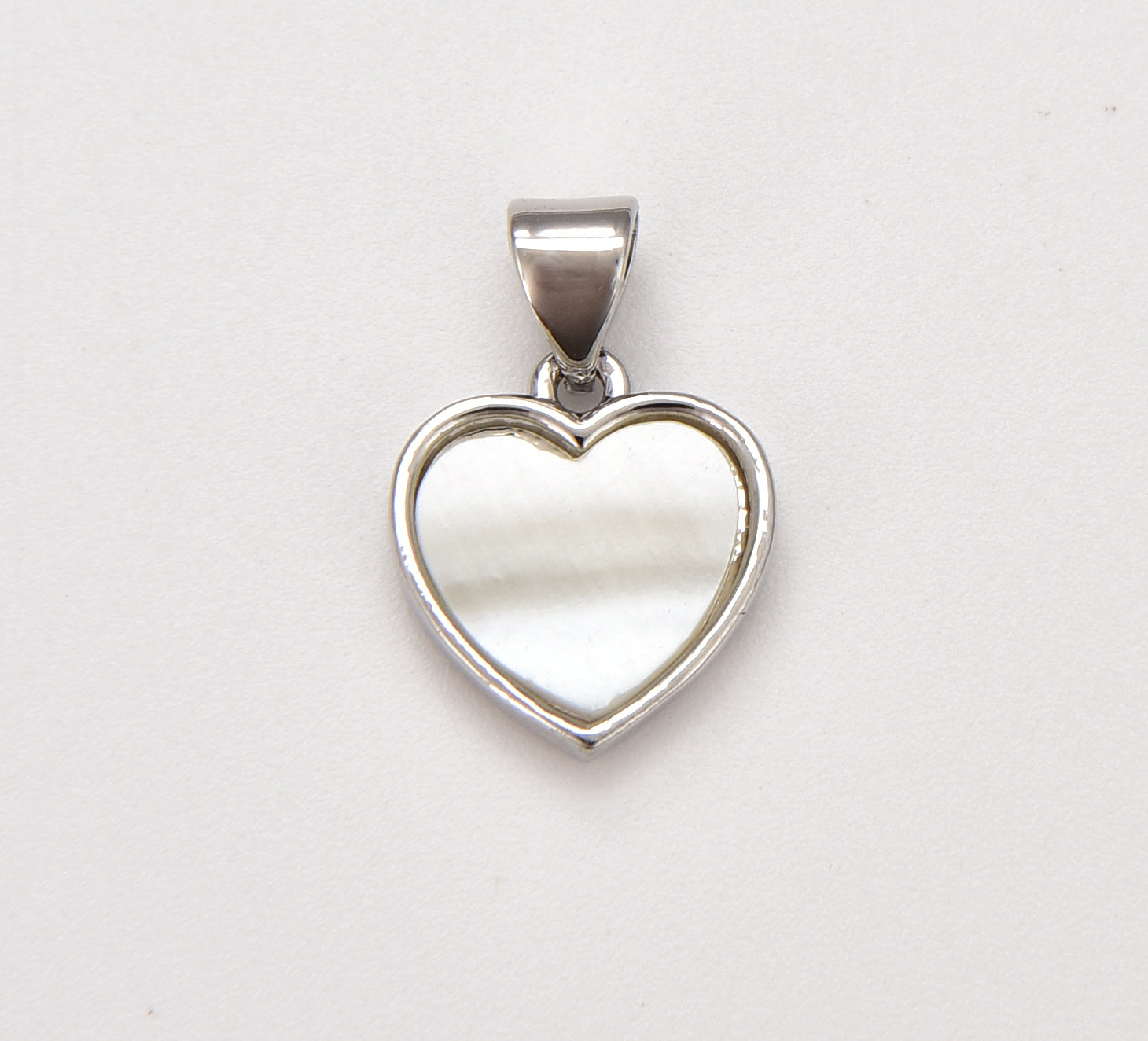 Heart Charm, Mother Of Pearl, 15x13mm Pendant, Dainty Heart Shell Charm in Gold Filled for Necklace Bracelet Jewelry Making, CP1655