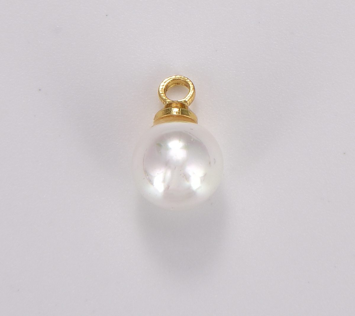 18K Gold Filled Dainty White Round Shell Pearl Charm, Mother of Pearl Pendant, Bridesmaid Jewelry Gift, Charm for Bracelet Necklace Component, CP1742