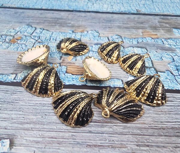 18K Gold Filled Clam Shell Charm, Scallop Pendant, Dainty Shell Charm, Gold Sea Shell Pendant for Bracelet Earring Necklace Component, CP1798