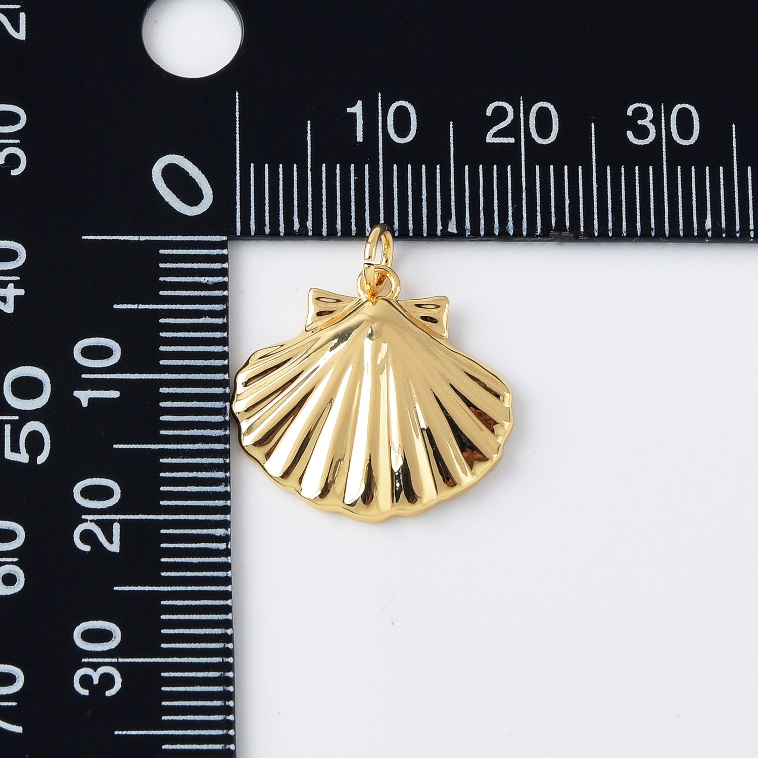 18K Gold Filled Dainty Scallop Shell Charm, ClamPendant, Cockle Shell, Seashell Charms, Beach Inspired Charm Supply, 20x19mm, CP2099
