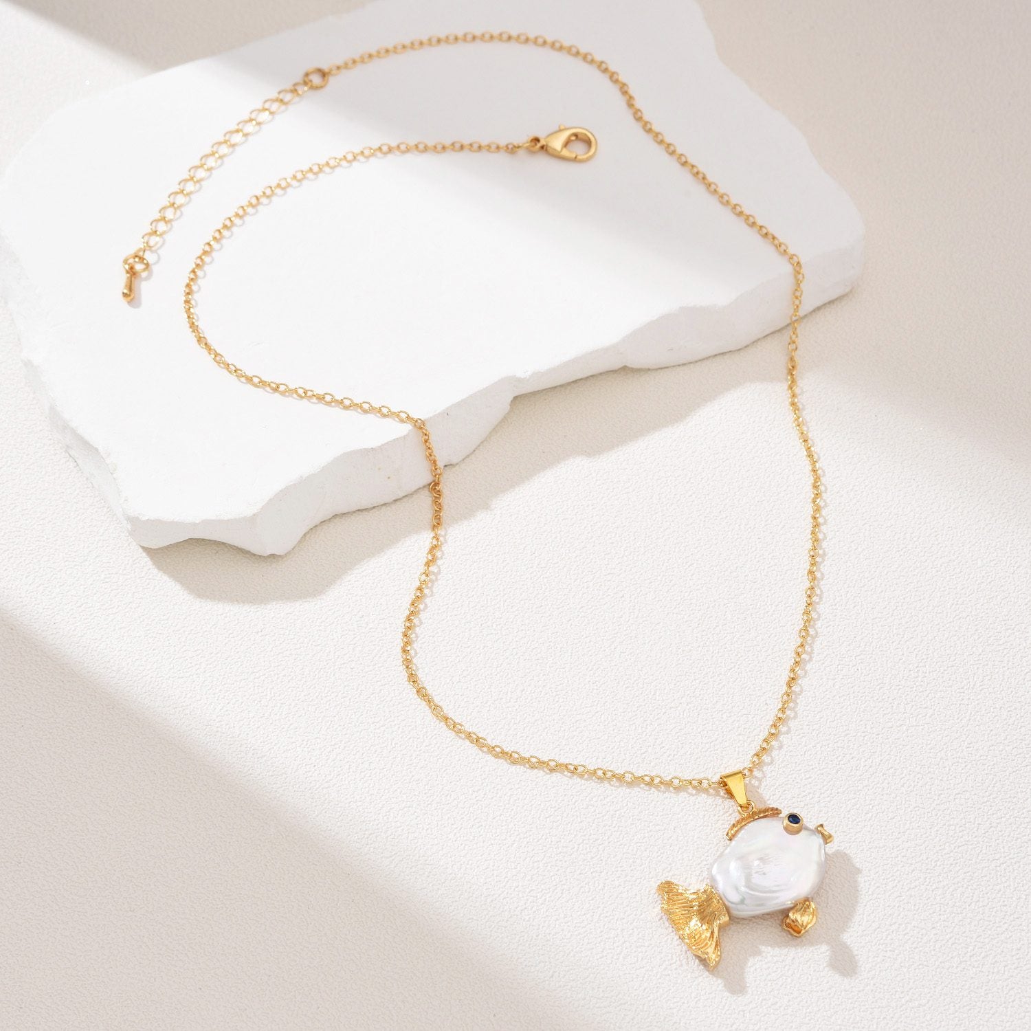 18K Gold Filled Freshwater Pearl Baroque Fish Pendant Necklace, 20″ Fish Necklace, Summer Necklace, Everyday Wear, Gift for Her, NL016
